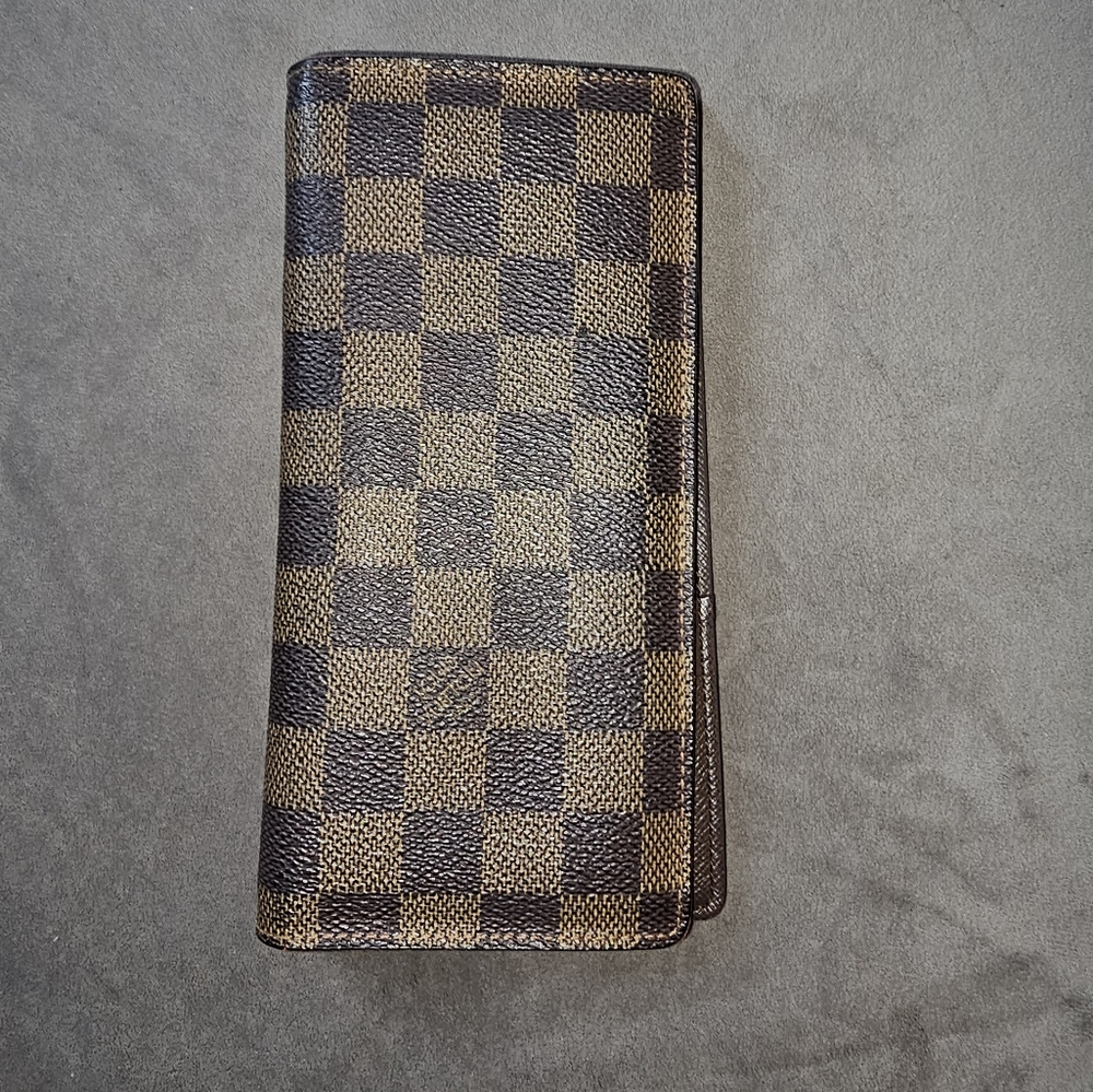 *SOLD* Louis Vuitton Brazza Damier Wallet